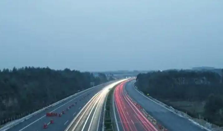 高速免费政策调整_取消节假日免费全年送3000公里免费里程_高速节假日免费